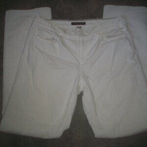 womens Tommy Hilfiger white denim jeans. 32" waist. size 8